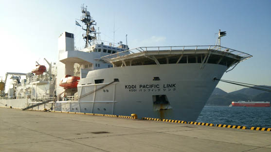 2014年10月24日　今回の工事を行う海底ケーブル敷設船「KPL」です。