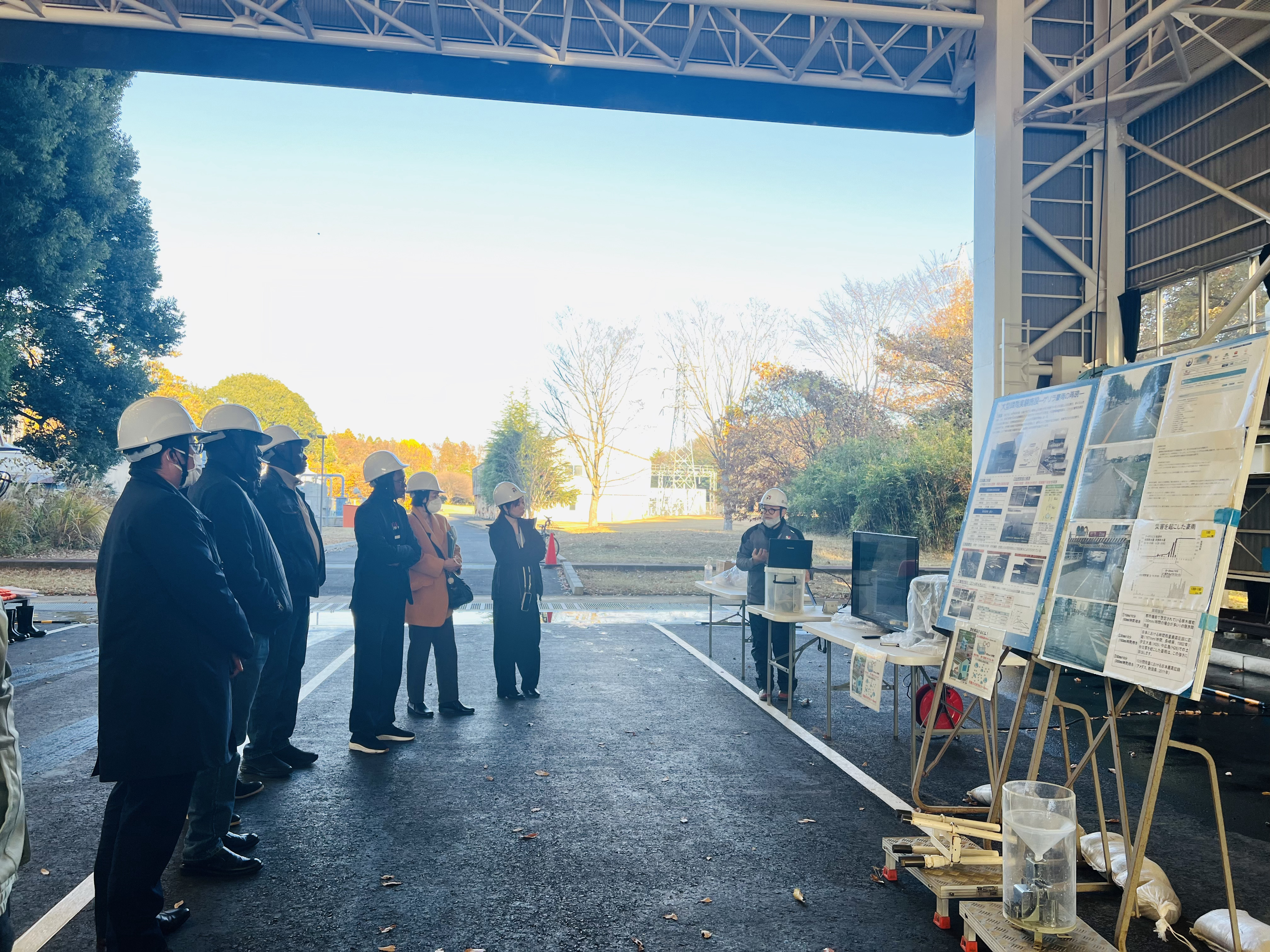 Visit to Large-scale Rainfall Simulator 
Dr. ISHIZAWA explaining about the experiments.
