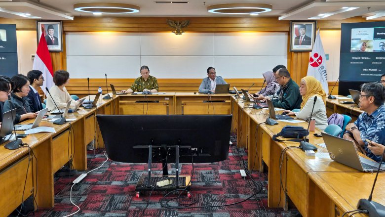 A photo of the workshop. Seven researchers from six research divisions joined from NIED.