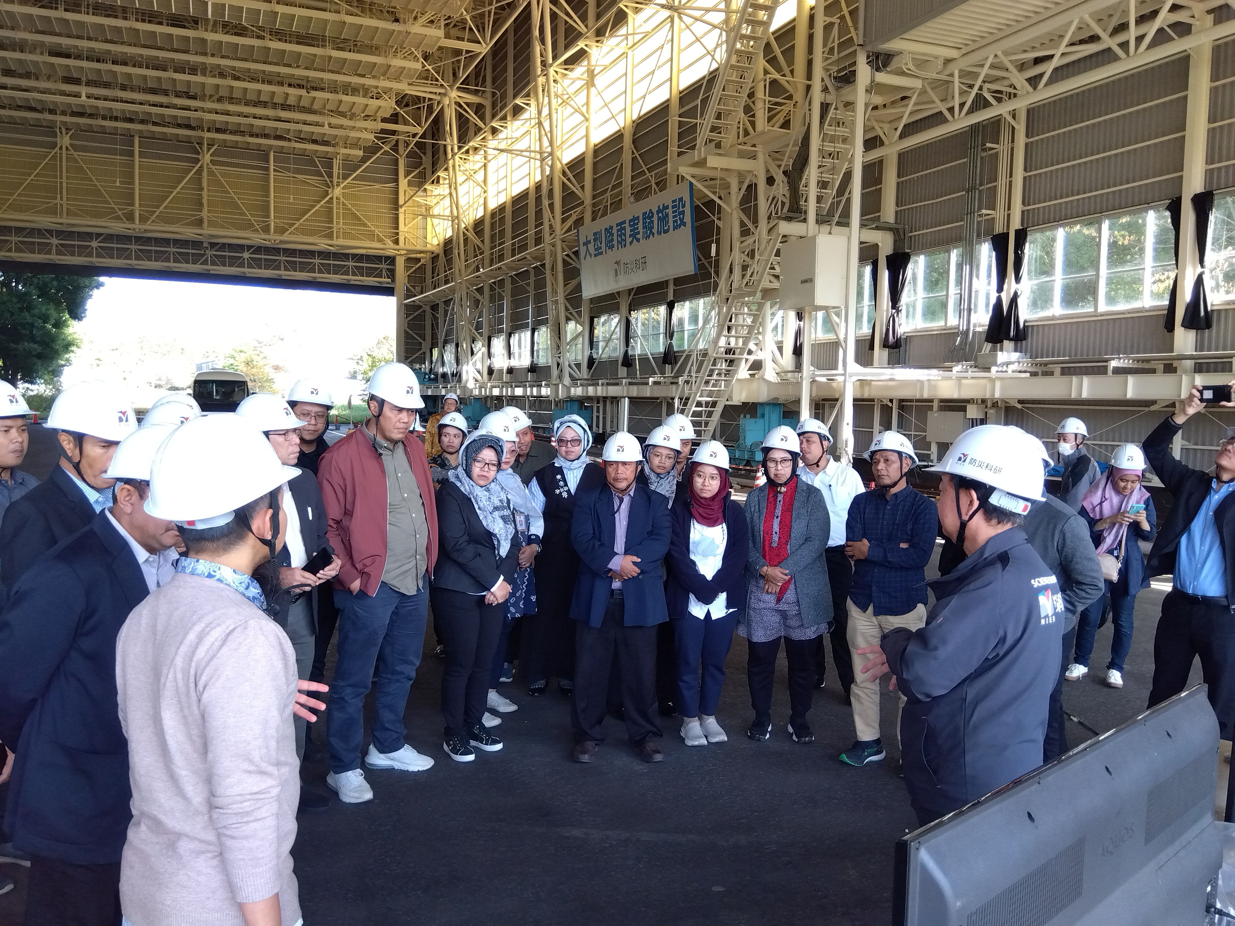 Visit to Large-scale Rainfall Simulator