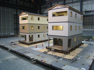 【２５】３階建て木造軸組構法住宅（2009年10月）