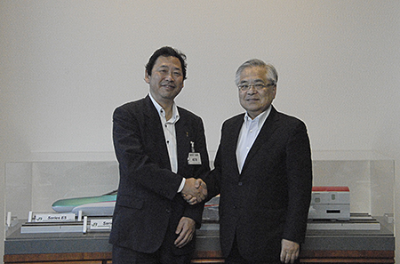 防災科研　林理事長（写真左）、ＪＲ東日本　冨田社長（写真右）