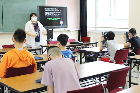 松川杏寧特別研究員の講義の様子