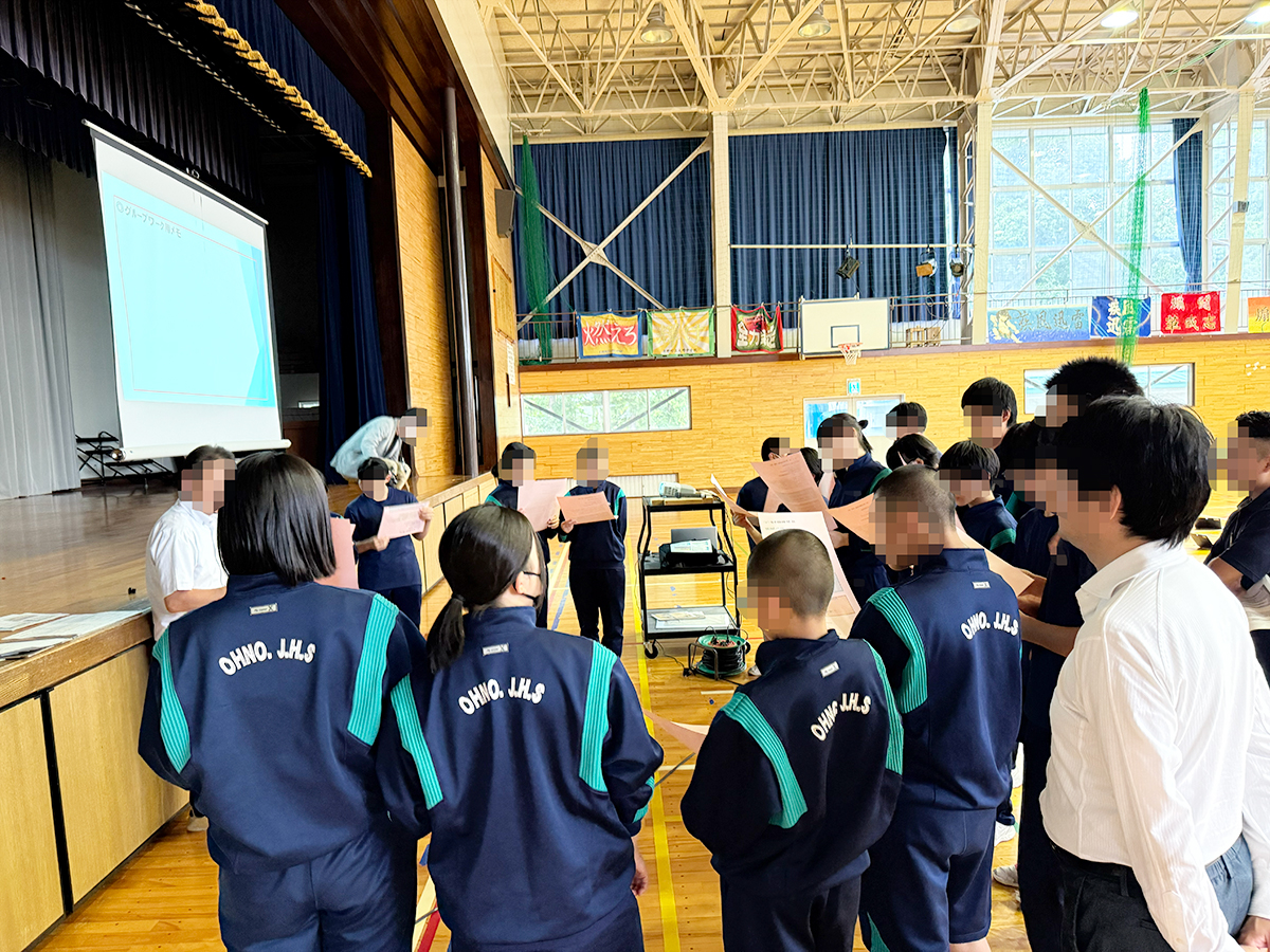 グループワークに取り組む生徒の様子