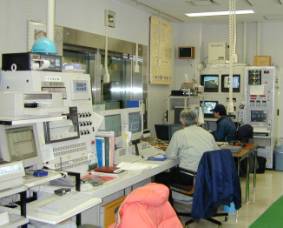 計測室における実験装置の制御