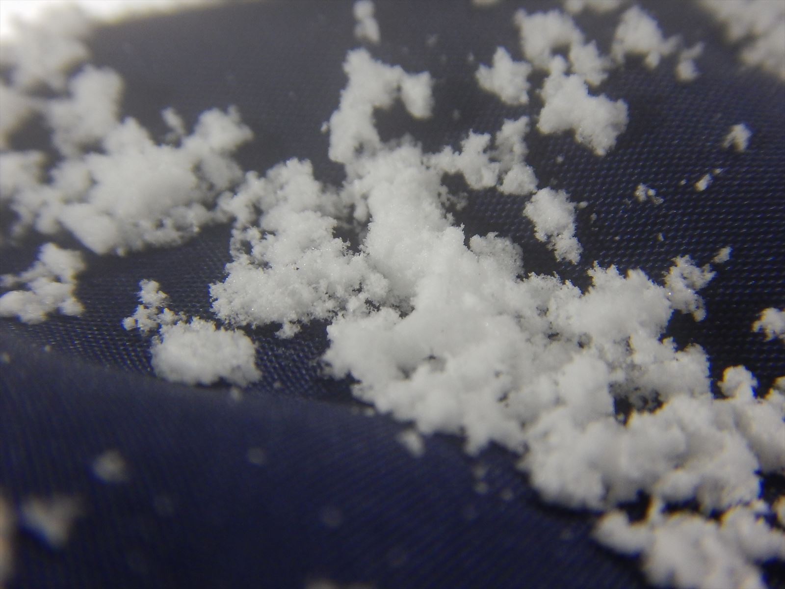 降雪装置Ｂで作成される粒子の拡大写真