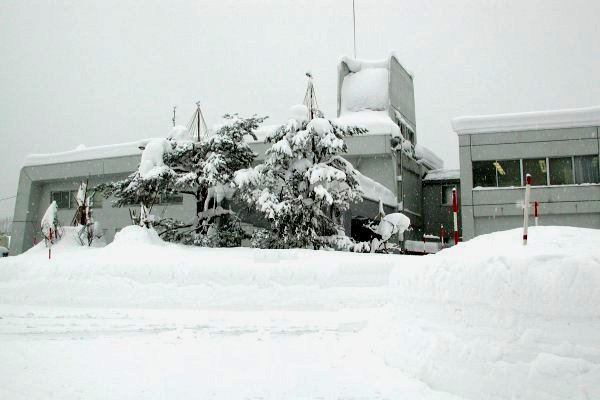 冬の雪氷防災研究センター