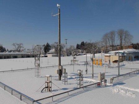 冬の新庄雪氷環境実験所の露場