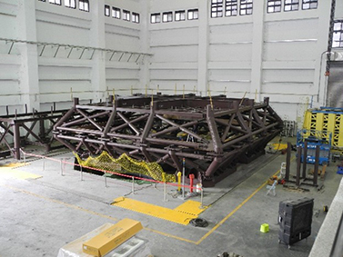 実建物の配置を再現した天井、設備機器等の大規模振動台実験を台湾で実施