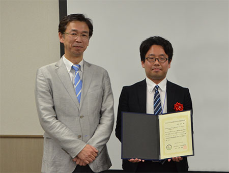 公益社団法人日本地震学会会長 山岡耕春先生(左)、武村俊介特別研究員(右)