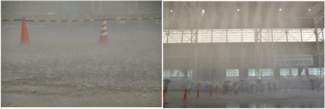 降雨体験のイメージ:科学技術週間一般公開時の様子(左:アスファルトへの降雨、右:降雨時の様子)
